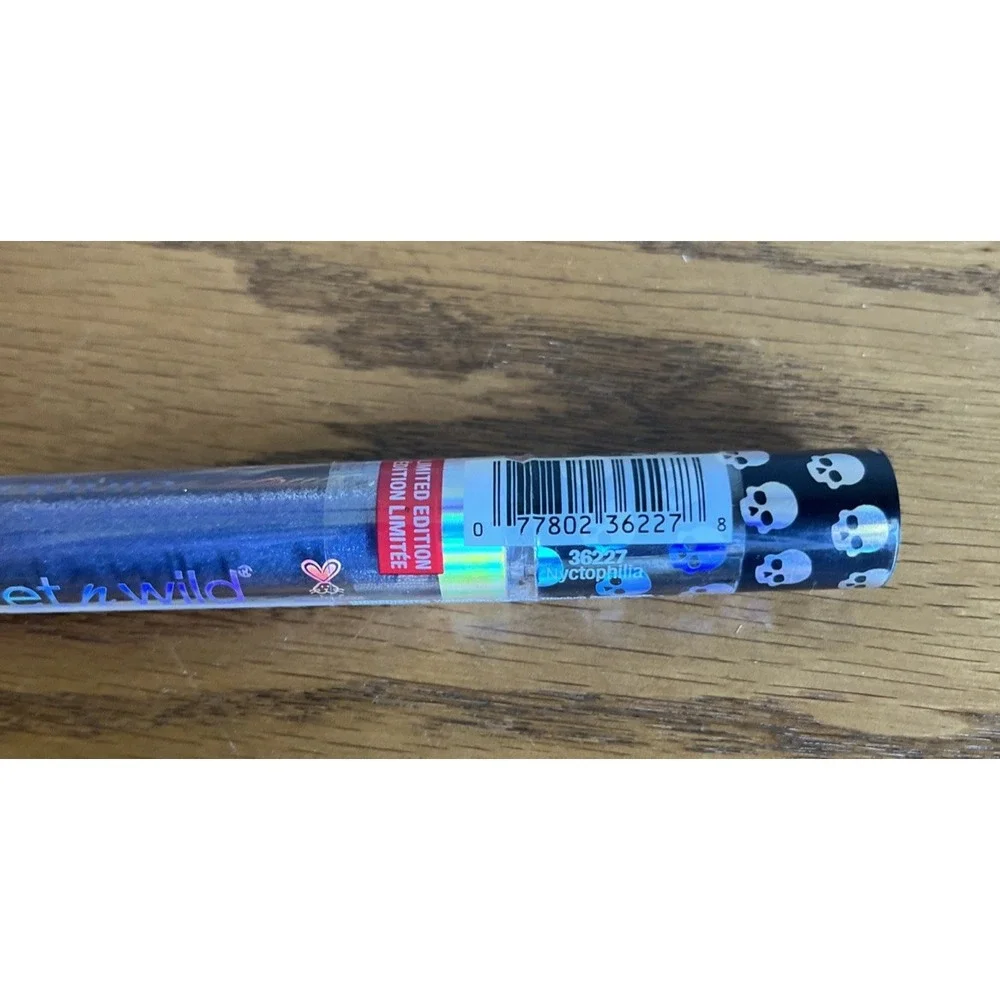 Wet N Wild Limited Edition Nyctophilia Goth O Graphic Liquid‎ Catsuit Eyeshadow